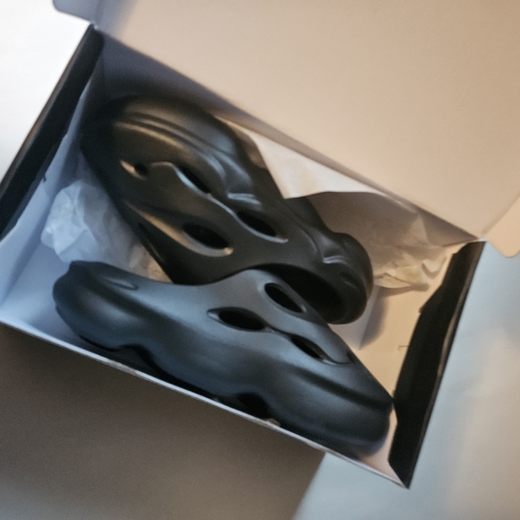 Zumiez slides - Picture 1 of 11